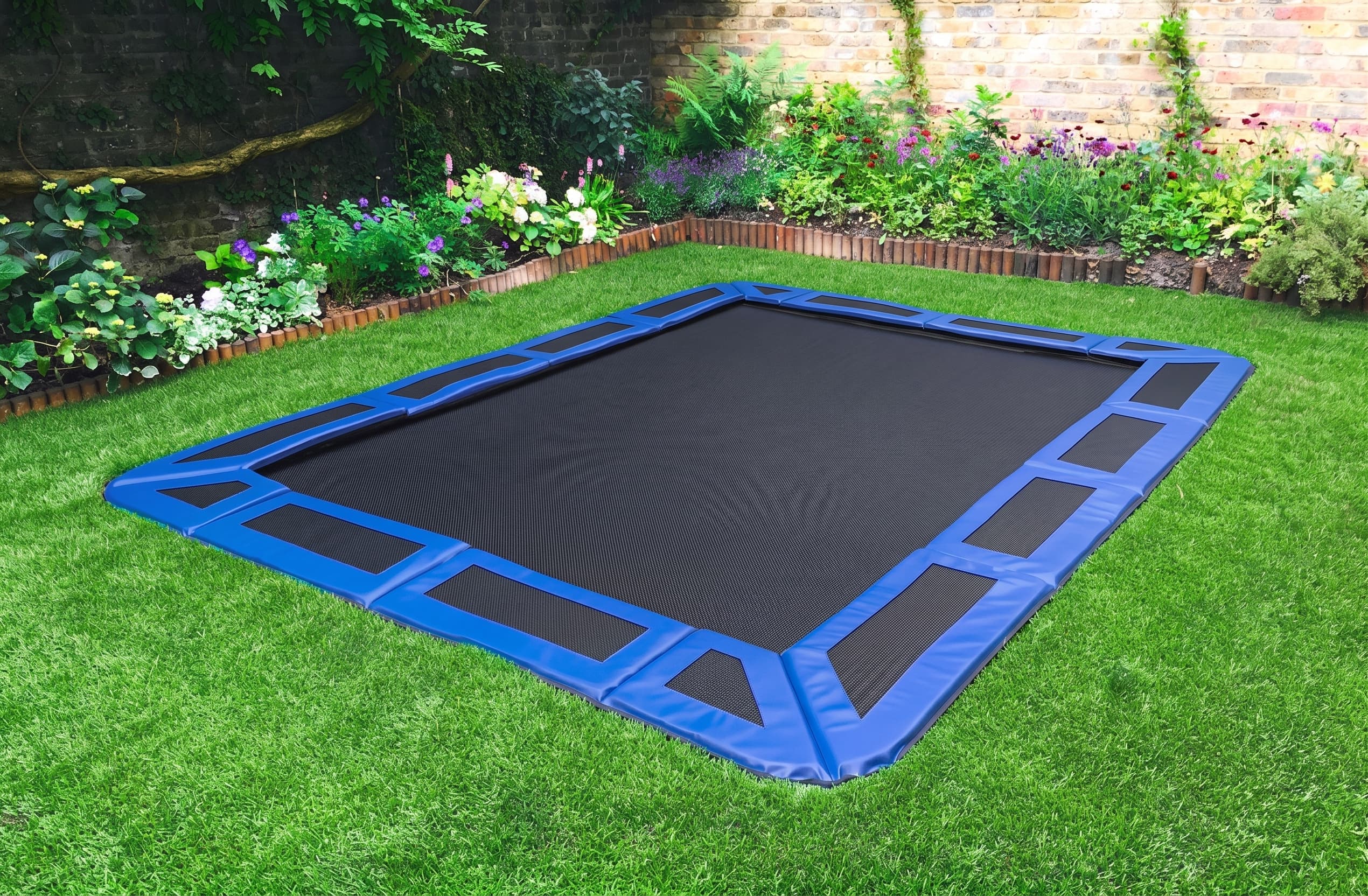 Rectangular in-ground trampoline retaining wall